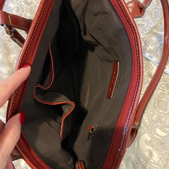 Nine & Co. Giraffe Print Tote with Red Trim & Matching Wallet - Picture 6 of 16